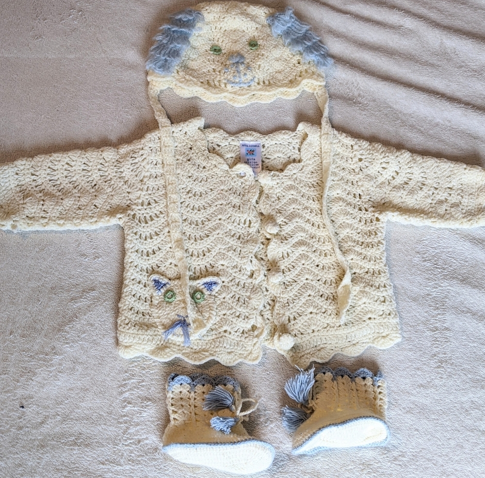 April Cornell Sweater Set Size 0-6 Months Cream And Blue